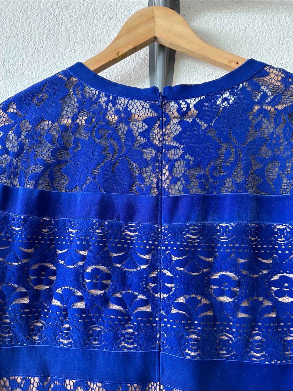 Tadashi Shoji Royal Blue Velvet Lace Overlay Midi Dress size 12 - Picture 4 of 7
